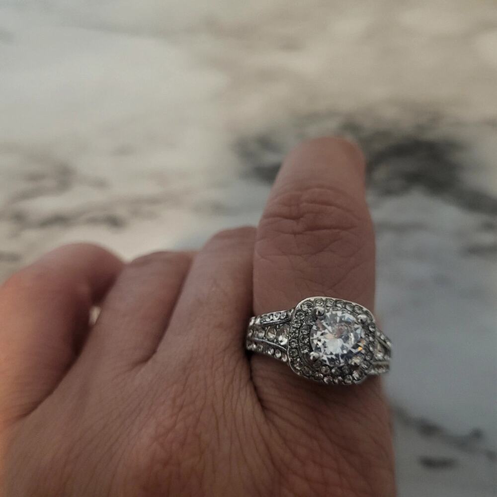 Silver-Tone, Platinum-Plated Ring  Round-Cut, Cubic Zirconia Rhinestones Size 9